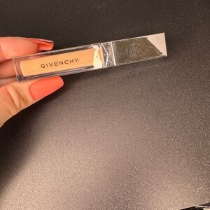 Givenchy Concealer in shade 16 Full size brand new